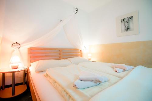 2 queen beds