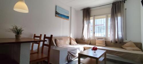 Cozy apartment in Roses near the sea