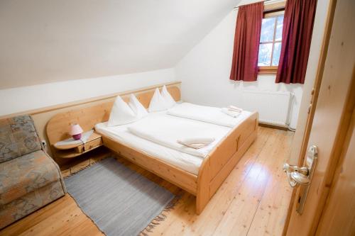 2 bedrooms, 4 beds