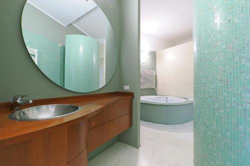 PRESTIGE BOUTIQUE HOMES - Exlcusive Apartament Garden & Pool, Milan (photo 3)