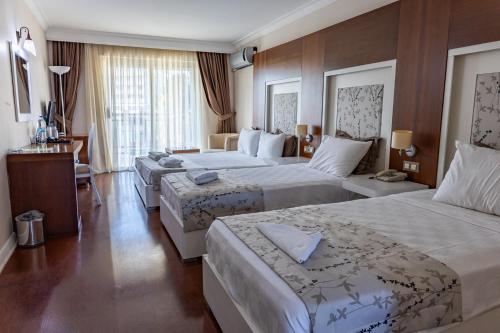 Double or twin room, deluxe, balcony