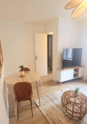 Appartement climatisé avec balnéo, parking gratuit, proche Auvers-sur-Oise (Appartement climatise avec balneo, parking gratuit, proche Auvers-sur-Oise) in Мери-сюр-Оаз