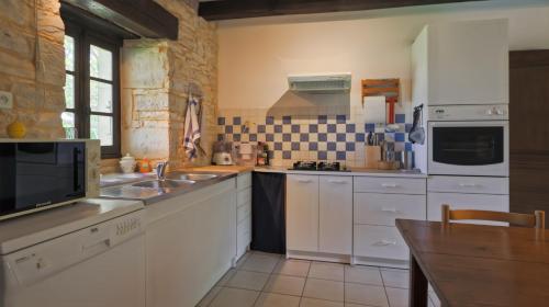 Kitchen, Larcher en Perigord - Piscine chauffee, calme, proche Sarlat in Saint-Aubin-de-Nabirat