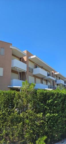 Lalzi Bay Lura Getaway - image 5