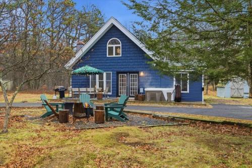 Hotelli välisilme, Designer Cozy with Hot Tub, Fire Pit & Game Room! in Tobyhanna Township (PA)
