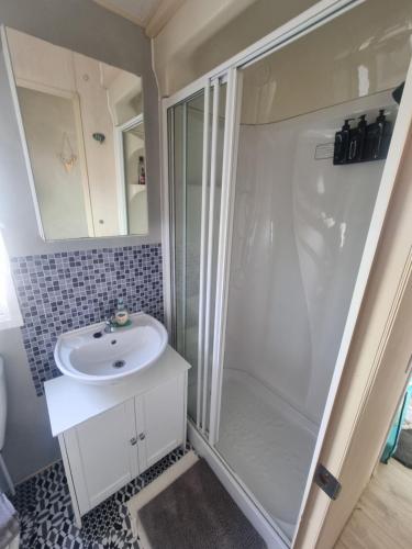 3 bed 2 bath Static on parkdean morecambe, Morecambe (photo 8)