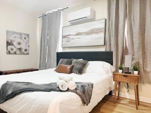 The Cardinal Studio Apartments in Evansville, USA