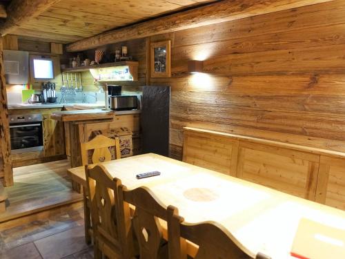 Chalet cosy 3-4 pers, idéalement situé, à 500m des pistes et 100m des commerces - FR-1-342-220