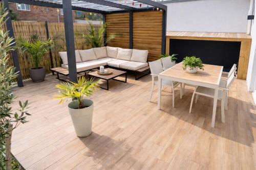 La Parenthèse Dunkerquoise - Appt luxe, balnéo, jardin et garages avec chargeur vh électrique