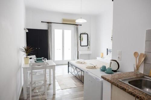 White wave studios - Vourvoulos Beach