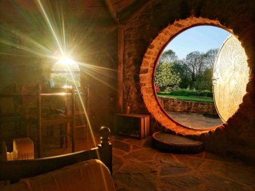 Cabane de Hobbit insolite proche Futuroscope - Le Coteau des Fadets gîte à louer Magné