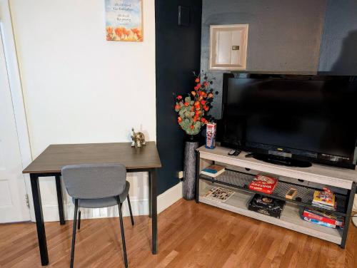 East Side 1BR wParking - image 5