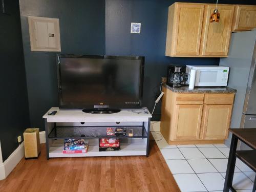 East Side 1BR wParking - image 12
