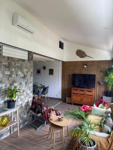 Le Jacaranda - Appartement climatisé 100m plage et bourg - parking privé (Le Jacaranda - Appartement climatise 100m plage et bourg - parking prive) in Sveta Ana