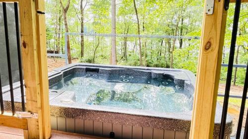 Hardy Lake Vacation House in Scottsburg