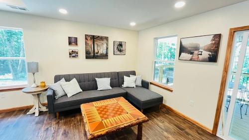 Hardy Lake Vacation House in Scottsburg