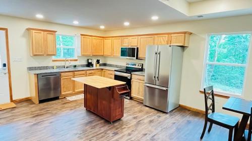 Hardy Lake Vacation House in Scottsburg