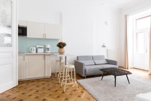 Studio Apartment No. 11C image 5