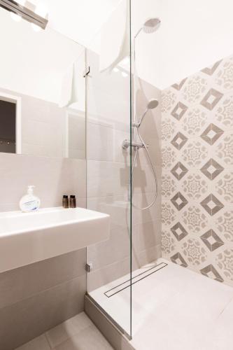 Studio Apartment No. 11C image 8