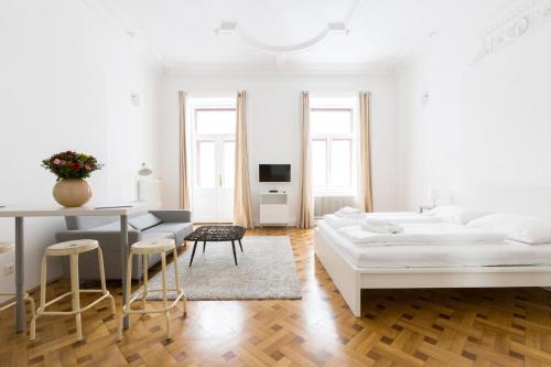 Studio Apartment No. 11C room in HeyMi Apartments in City Center