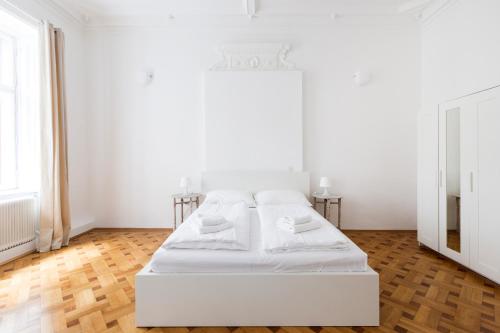 Studio Apartment No. 11C image 6