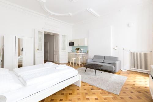 Studio Apartment No. 11C image 2