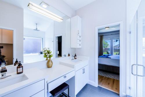 ※ Cul-de-Sac Haven, Stylish & Tranquil ~ King Beds in Forney, USA