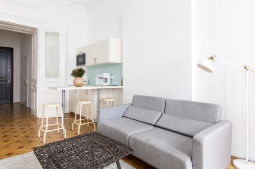 Studio Apartment No. 11C image 4