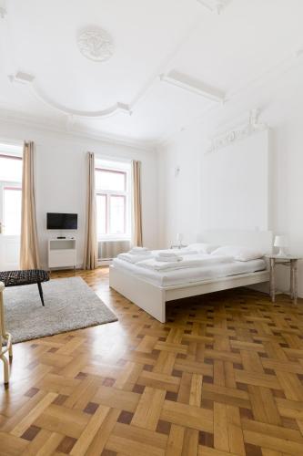 Studio Apartment No. 11C image 7