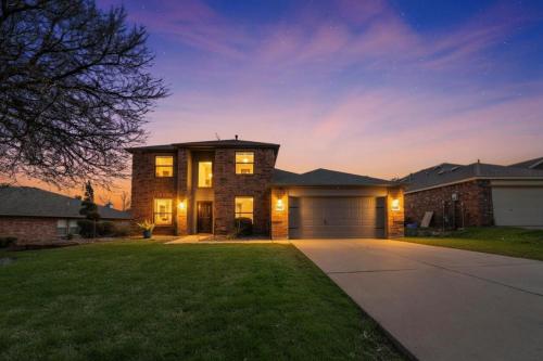 ※ Cul-de-Sac Haven, Stylish & Tranquil ~ King Beds in Forney, USA