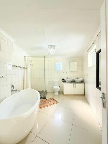 Dutxa, The Stillhouse Guest House in Edenvale