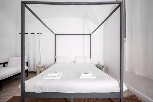 Stunning Loft Near Colosseum and Termini Station WiFi AC, Roma