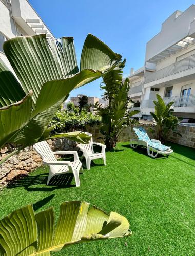 Brezza Suite - bilocale in centro - cucina patio e giardino a pochi passi dal mare