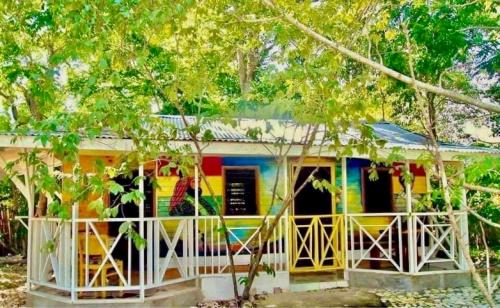 A szálláshely kívülről, Real Jamaica - 5 Cabins right beside the sea in Oracabessa