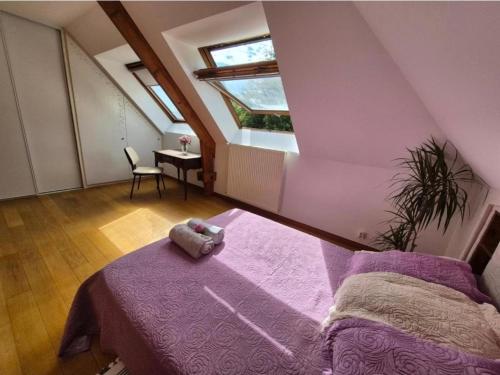 Grande chambre au calme in L'Etang-la-Ville