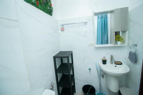 206 Executive Granvia Suites - image 4