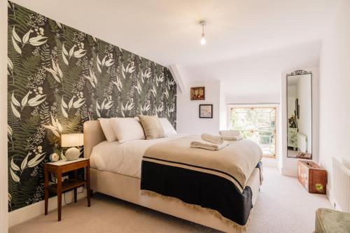 Grade II listed Cottage with Ground Floor Bedroom in Milton-under-Wychwood
