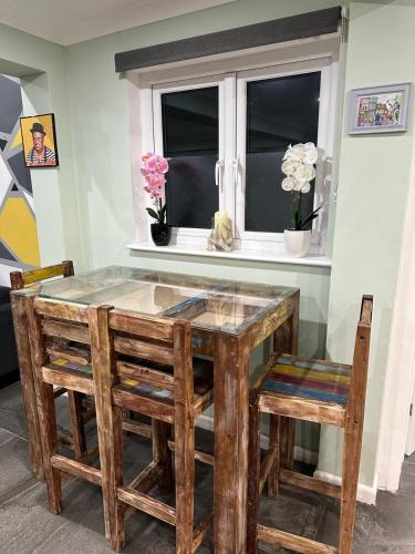 Large Ryde House - Sleeps 12 people With Games Room in Ryde East