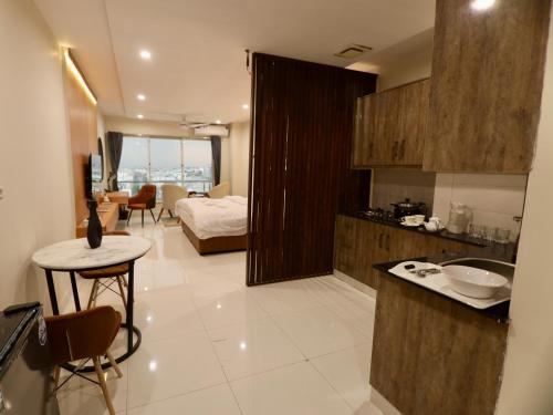 5 star hotel vibe-Premium modern and luxury apt - image 4