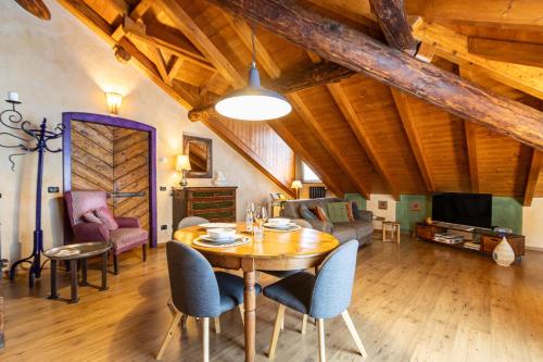 L'Atelier, artistc apartment, AC WiFi, Garage, Arona, By Guestaly