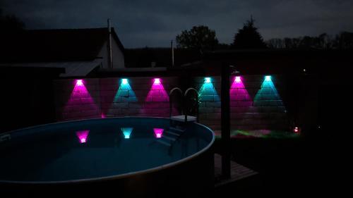 "Elbparadies" Ferienhaus am Niegripper See mit Pool in Burg
