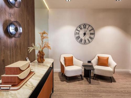 Ultra-modern 4-bedroom maisonette penthouse - image 4