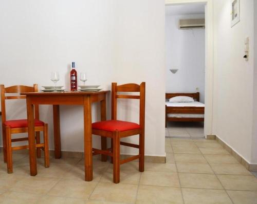 Raph's Studios-Apts By The Sea 2