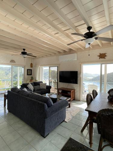 Lovely Villa with Excellent reviews and Million Dollar Views! in Central