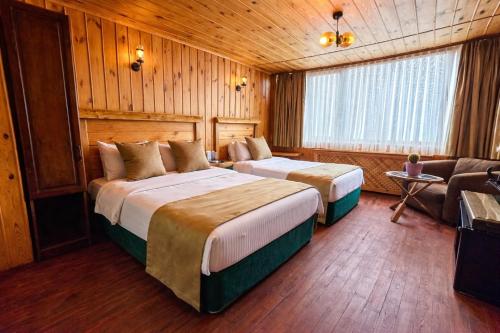 1 double bed, 1 twin bed
