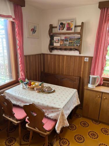 Faciliteter, Vikendica na Kučarju ob Kolpi (Vikendica na Kucarju ob Kolpi) in Gradac
