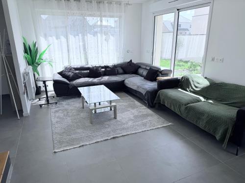 Spacious 4-Bedroom House Near Pegasus Bridge & Caen in Touffreville