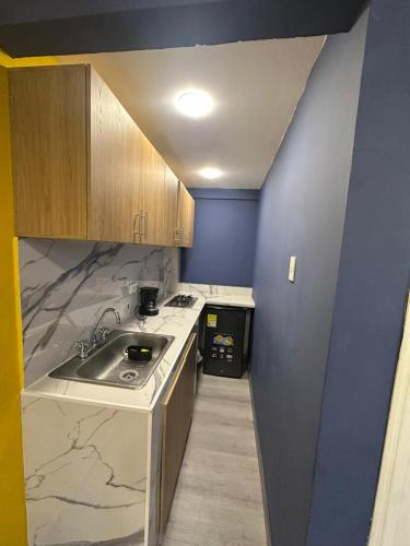 Apartaestudio comfort una planta con cocina barrio bosque in Alto Bosque