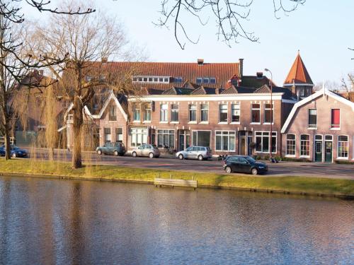 Holiday Home in Alkmaar by Canal, Alkmaar