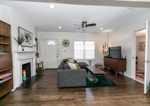 Stylish Cottage Near Stadium, BeltLine & Downtown in Pittsburgh